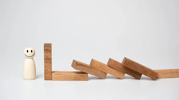 Risikomanagement Konzept Holzblock Stoppt Dominoeffekt Für Unternehmen — Stockfoto