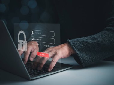 İnsan eli bilgisayar ve koruma ikonu üzerinde çalışıyor. Kod korumasını temsil ediyor. Güvenlik kavramı ve iletişim teknolojisi