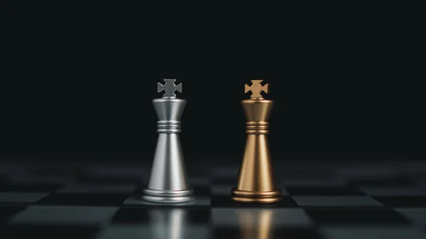 Zlaté Stříbrné Šachové Figurky Šachovnici Pro Obchodní Srovnání Koncepce Vedení — Stock fotografie
