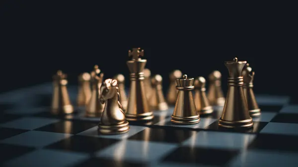 Χρυσά Και Ασημένια Πιόνια Σκακιού Σκάκι Επιτραπέζιο Παιχνίδι Για Σύγκριση — Φωτογραφία Αρχείου