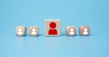 İş dünyasını ve İK 'yı liderlik ve takım lideri olarak kabul et, tahta blok farklı ve gruptan uzak dur..