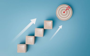Tahta küp blok ikon ile istifleme. İş stratejisi ve hedef eylem planı kavramı. 