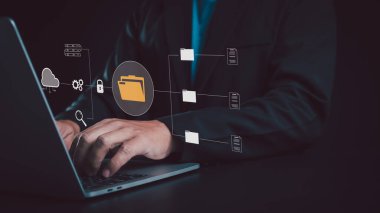 Dizin Belge Yönetimi Sistemi DMS Açık Dosya dizini ile bilgisayarlı boş dokümanlar. Veri aktarım yedeği, Dosya Paylaşımı, Belge Aktarım konsepti. Dosyalar aranıyor ve yönetiliyor. Büyük veri kavramı.