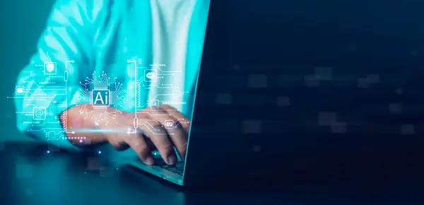 İş adamı, sanal ekranda tehlikeli yazılım erişimi veya çevrimiçi hacker tehdidi, siber güvenlik kavramı gösteren yapay zeka (Ai) teknolojisi kullanan bir simge gösterdi.