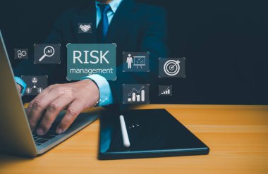 Ticari Yatırım Konsepti Risk Yönetimi ve Değerlendirmesi, Risk Yönetimi konsepti, Strateji ve finansal verilerin sanal ekran, Riskli iş risk yönetimi denetimi ve stratejisi üzerinde analiz edilmesi.