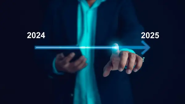 Yeni bir iş ve yeni bir hayata başlamak, İşadamı 2024 'ten 2025' e kadar değişmek üzere sanal baro statüsüne değindi, Mutlu Noeller ve teknoloji konseptiyle mutlu yeni yıllar, yeni yılın başlangıcı.