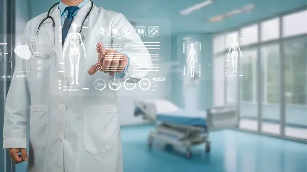 Doktor, modern sanal ekran ağ bağlantısı, tıbbi teknoloji konsepti, teknolojik gelecekteki vücut anatomisi üzerinde tıbbi tanı analizi için parmak dokunuşu ekranı kullanıyor..