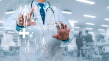 Tıbbi teknoloji konsepti, modern sanal ekran ağ bağlantısı üzerinde tıbbi tanı analizi için parmak dokunuşu ekranı kullanan doktor, teknolojik gelecekteki vücut anatomisi..