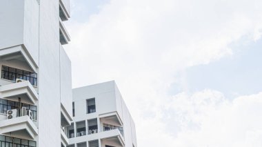 Bangkok, Tayland. 9 Kasım 2024. Prosta Kulesi, en iyi pazar standartlarını karşılayan ve yeni mimari eğilimleri karşılayan, yaklaşım, inşaat ve standartları belirleyen modern bir A sınıfı ofis binasıdır..