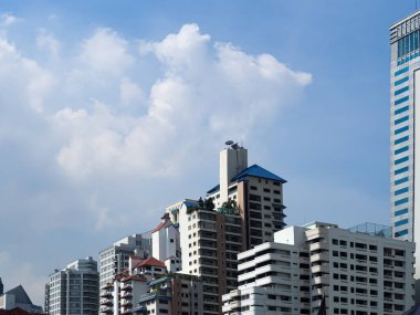 Bangkok, Tayland. 9 Kasım 2024. Prosta Kulesi, en iyi pazar standartlarını karşılayan ve yeni mimari eğilimleri karşılayan, yaklaşım, inşaat ve standartları belirleyen modern bir A sınıfı ofis binasıdır..