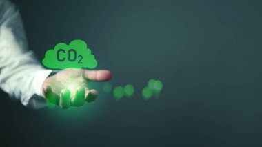 CO2 azaltma, iklim değişikliği ve sürdürülebilir enerji için sera gazı emisyonunu azaltma kavramı, Dünya 'yı kurtarma, küresel ısınmayı azaltma, enerji tasarrufu, yenilenebilir enerji kullanımı, çevreyi koruma. 