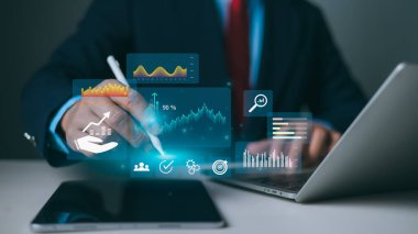 Veri teknolojisi ve dijital pazarlama, İş adamı veri iş analizi ve Veri Yönetim Sistemi, Müşteri Veritabanı ve raporlamak için bilgi toplamak için bir bilgisayar ve gösterge paneli kullanır. 