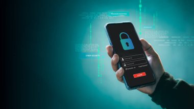 Verileri korumak için siber güvenlik ve gizlilik kavramları, ikon ve internet ağ güvenlik teknolojisini kilitle, insan eli kişisel verileri akıllı telefonda, sanal ekran arayüzlerinde göster.