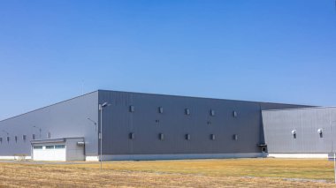 Modern Endüstri Deposu Sunny Day, Fabrika Endüstrisi, Geometrik Modern Tasarım Depo İnşaatı, Arkaplan Metal Oluklu Çelik Yüzey Şablonu.