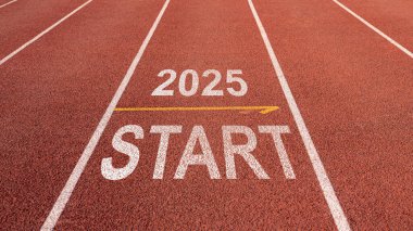 Yeni Yıl Çözüm 2025 Konsepti, Yeni sezonun başlangıcında atletizm pistinde yarışma ve değişim için yeni yıl hazırlıkları, planlama ve başarı hedefi üzerine sözler 2025 yazıldı..