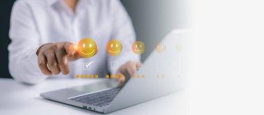 Müşteri memnuniyeti anketi konsepti, 5 yıldızlı memnuniyet, memnuniyet değerlendirmesi, iyi kalite Most.servis deneyimi derecelendirmesi çevrimiçi uygulama, müşteri değerlendirme ürün kalitesi.