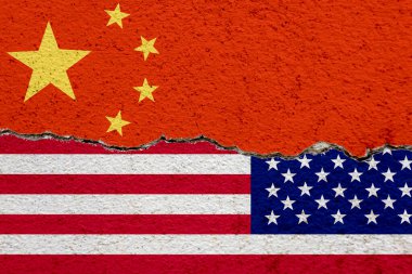 ABD ve Çin 'in çatlamış beton geçmişi, ABD ve Çin ticaret savaşı, ABD ve Çin arasındaki ticaret ilişkileri, ticari savaş sembolleri, ABD ve Çin arasındaki gümrük vergisi bariyerleri.