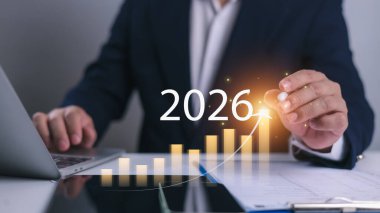 Büyüme Hedefi 2026, İşadamı okun artan iş büyümesini, 2026 için vizyon, Fırsat ve strateji planlaması, Gelir, Kâr, Küresel Ekonomik Görünüm, Yeni İş Planı