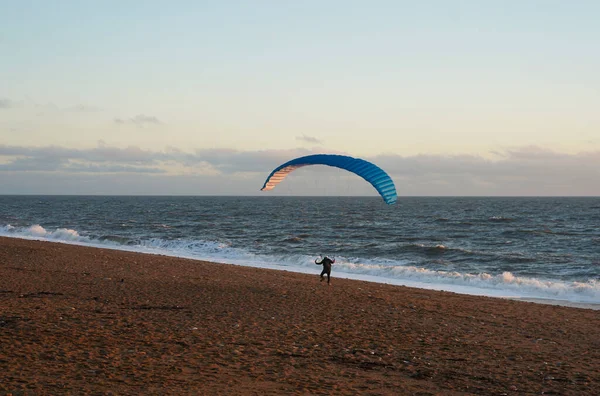 Paraglider Promenader Stranden Dorset — Stockfoto