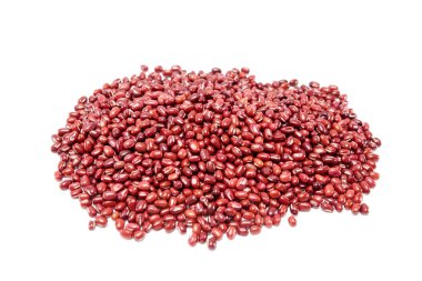 Kırmızı fasulyeler beyaz arka planda izole edilmiş. Sağlıklı gıda konsepti