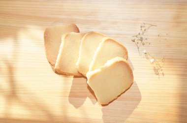 Tahtada ev yapımı kurabiye..