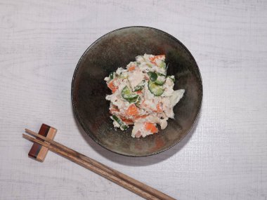 Soya Püresi veya Okara salatası. Sağlıklı Japon yemekleri..