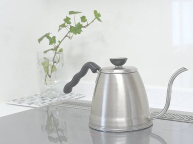 Çaydanlık ocakta..