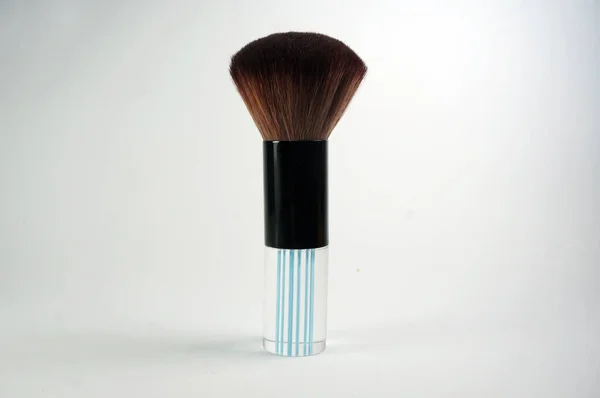 Maquillage Brosse Cosmétique Isolé Sur Fond Blanc — Photo