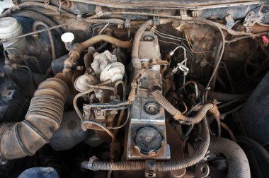 Eski dizel motor 4x4. Madencilik desteği aracı.                                                              