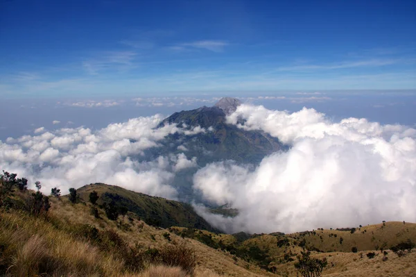 Vista Montanha Merapi Pico Montanha Merbabu Java Central Indonésia — Fotografia de Stock