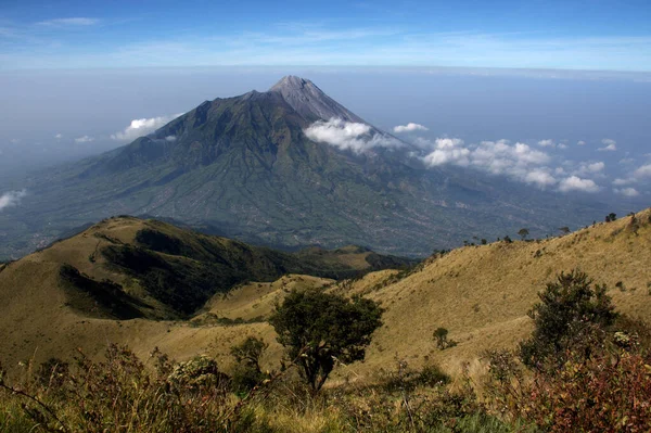 Vista Montanha Merapi Trilha Caminhadas Montanha Merbabu Magelang Java Central — Fotografia de Stock