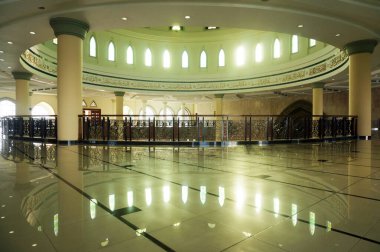 Sangatta, Doğu Borneo, Endonezya. 29 Januari 2020. Al Faruq Camii 'nin içinde. Doğu Borneo-Endonezya 'nın en büyük camilerinden biri..                                                    