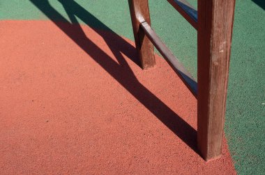 Ahşap merdivenler ve gölge arka plan                                                            