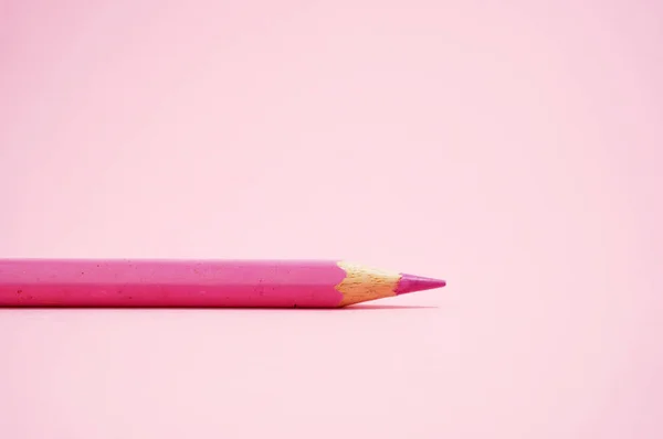 Pinker Farbstift Auf Rosa Hintergrund — Stockfoto