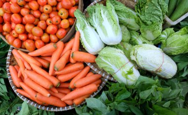 Geleneksel Endonezya pazarlarında sebzeler