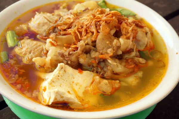 Bakso Setan Indonesisch Superscharfe Fleischbällchensuppe Mit Nudeln Hühnerfüßen Tofu Und — Stockfoto