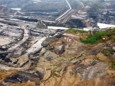 Arial Manzara açık kömür madenciliği. Yer: Doğu Kutai, Doğu Kalimantan, Endonezya.