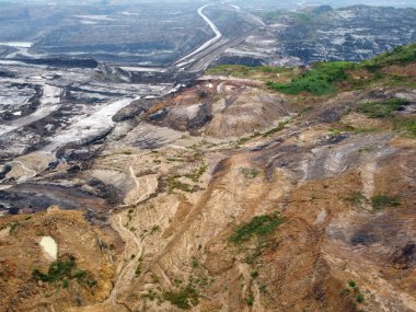 Arial Manzara açık kömür madenciliği. Yer: Doğu Kutai, Doğu Kalimantan, Endonezya.