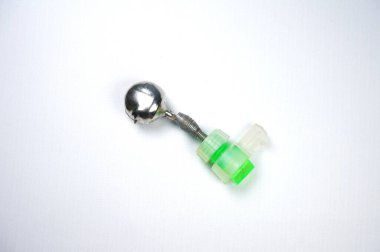 Beyaz arka plan üzerinde izole balıkçılık çan                               