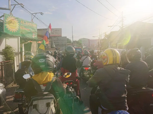 Jakarta, Endonezya, 24 Ekim 2022, motosiklet, araba ve toplu taşımacılık çalışanları,