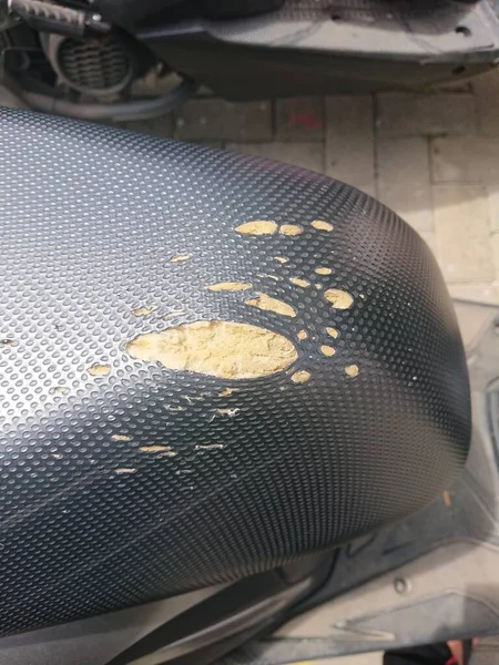 Broken Damaged Torn Motorcycle Seat — Stock Photo, Image