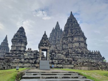 Prambanan Tapınağı ya da Candi, Yogyakarta, Central Java, Endonezya, bazı turistlerle