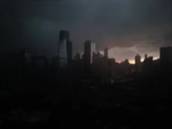 Wazige Foto Bewolkte Donkere Lucht Stadsgezicht Stadsgezicht — Stockfoto