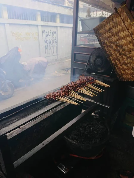 Cerrar Hombre Quema Pollo Satay Sate —  Fotos de Stock