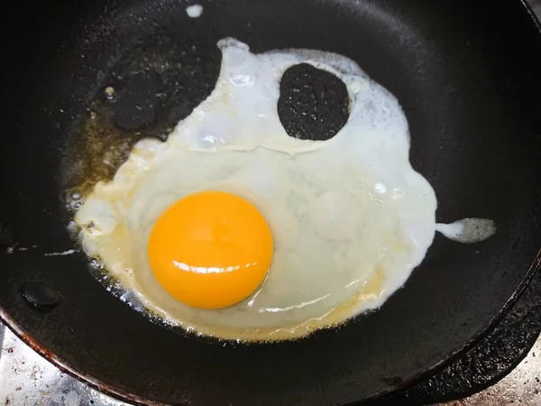 Yaklaş Üst Görünüm Kızaran Güneşli Yumurta — Stok fotoğraf