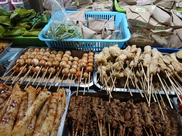 Prodávající Kupující Nasi Kucing Nebo Angkringan Nevyžádané Jídlo Gorengan Malé — Stock fotografie