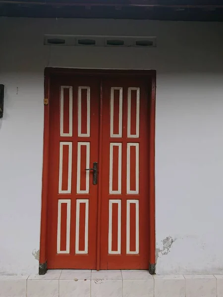 Фото Старые Классические Деревянные Двери Окна Джогьякарте Джогья Джогьякарта Индонезия — стоковое фото