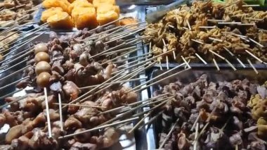 Nasi kucing ya da angkringan, abur cubur, gorengan, Yogyakarta, Yogyakarta, Jogja, Jogjakarta 'da küçük boy sokak yemekleri