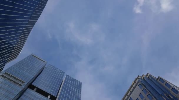 Кадри Низьким Кутом Tall Building Sky Cloud — стокове відео