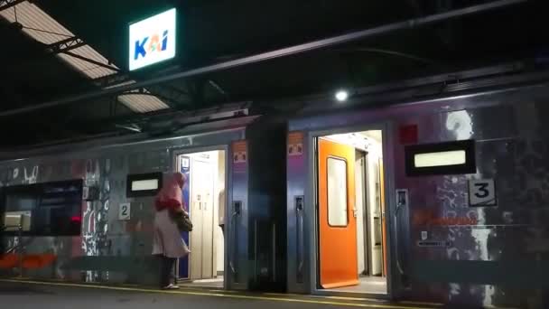 Záběry Listopad 2022 Cestující Józe Jogyakarta Jogja Jogjakarta Vlakové Nádraží — Stock video